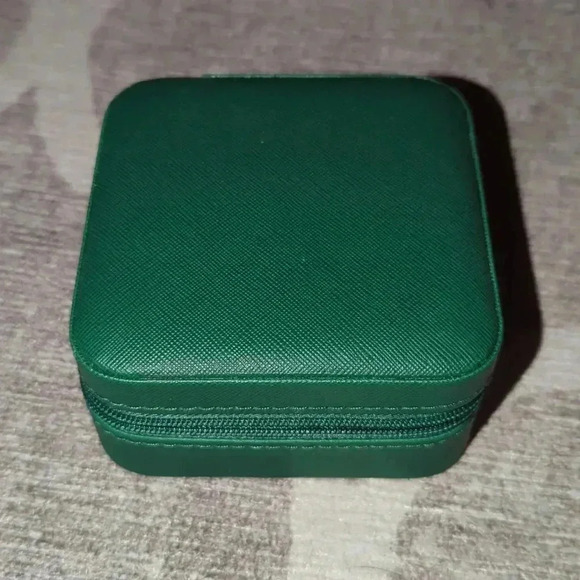 Green Travel Jewelry Case with Mirror, Vegan Leather, Gifts for Women - Picture 2 of 5